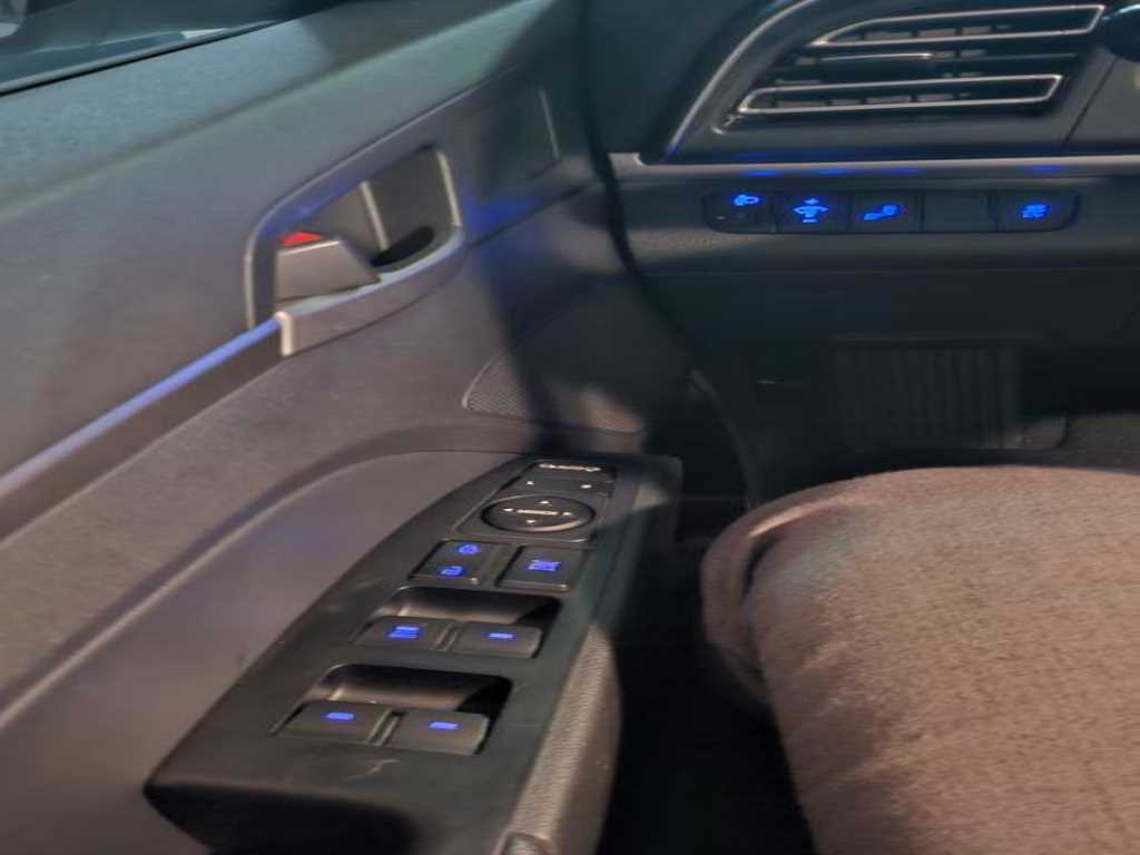 HYUNDAI Avante - Vista 6