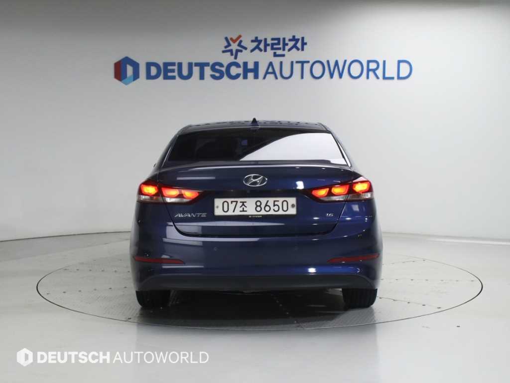 HYUNDAI Avante - Vista 6