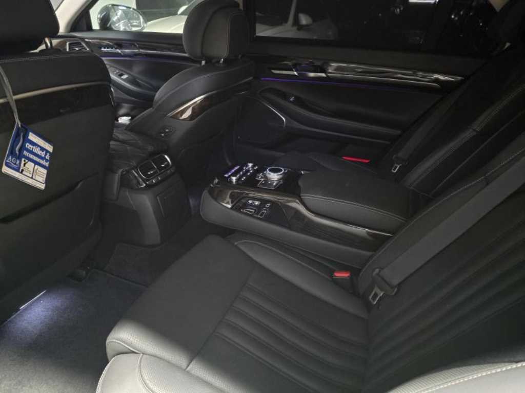 Genesis G90 - Vista 9