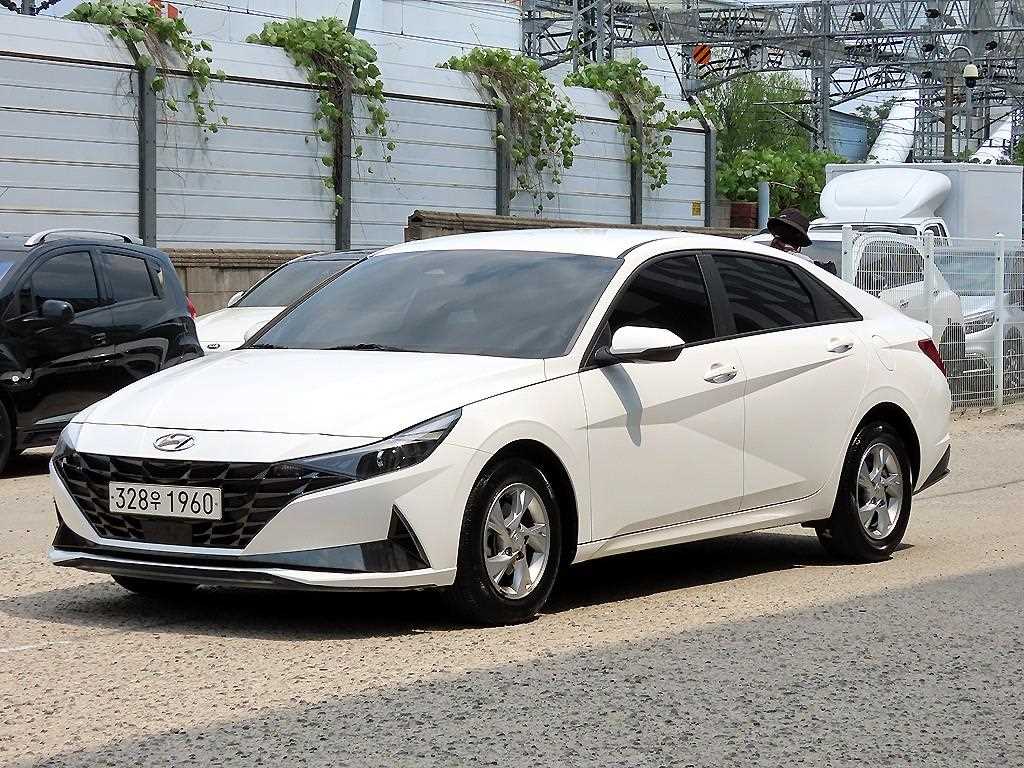HYUNDAI Avante - Vista 2