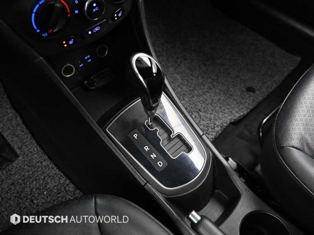HYUNDAI Accent - Vista 11
