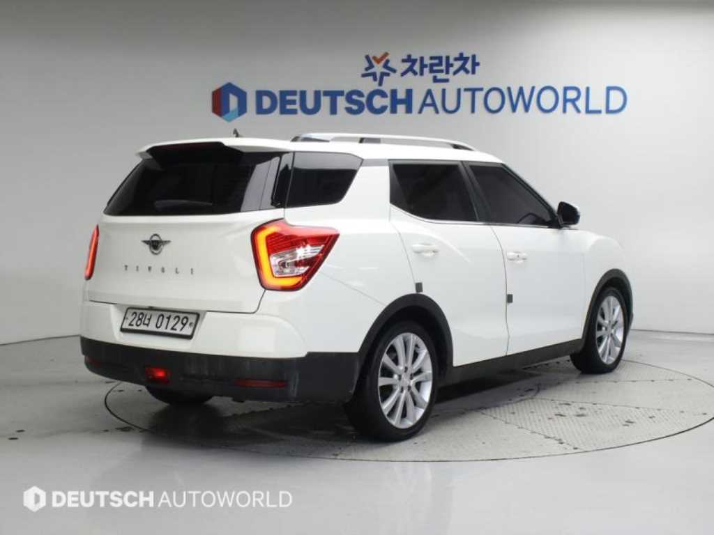 Ssangyong Tivoli - Vista 2