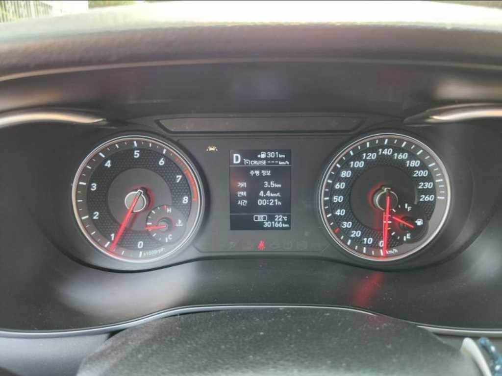 Genesis G70 - Vista 10
