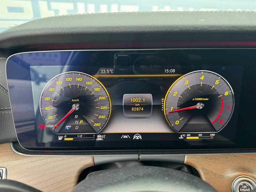 Mercedes Benz E class - Vista 3