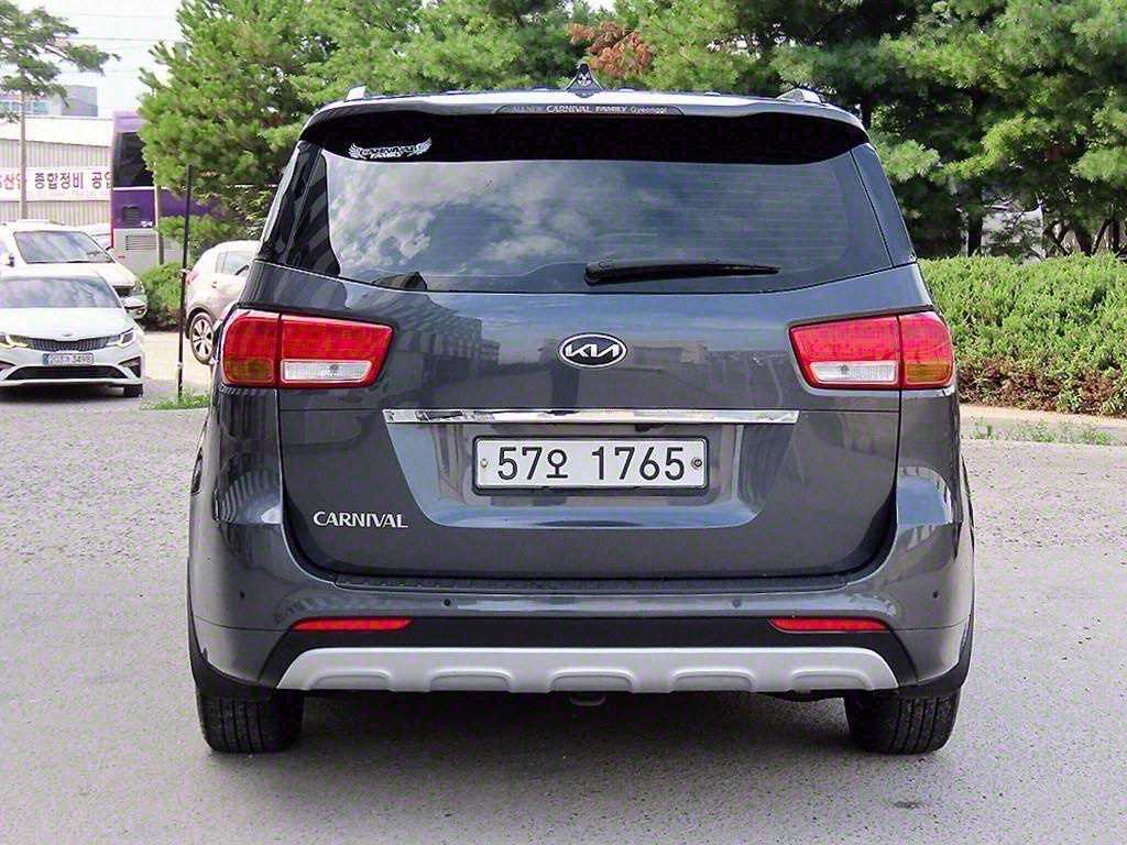 KIA Carnival - Vista 3