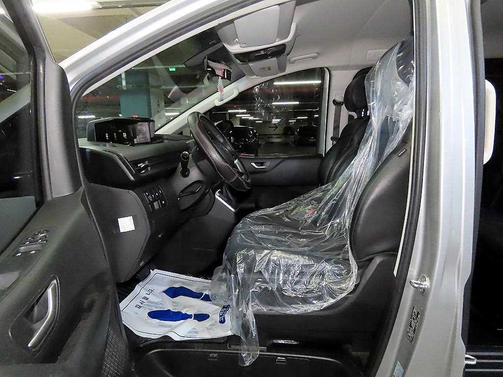 HYUNDAI Staria - Vista 8
