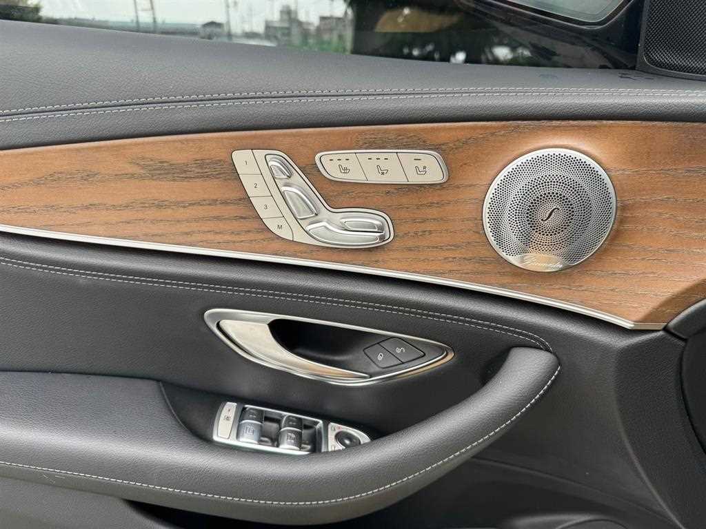 Mercedes Benz E class - Vista 11