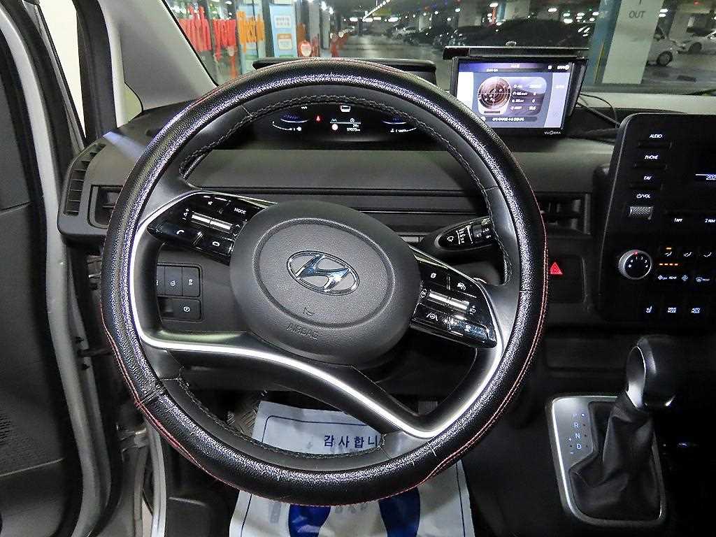 HYUNDAI Staria - Vista 10