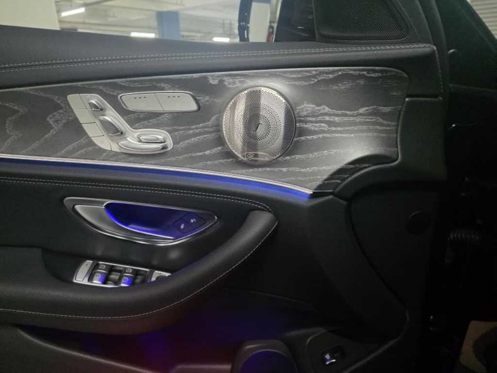 Mercedes Benz E class - Vista 10