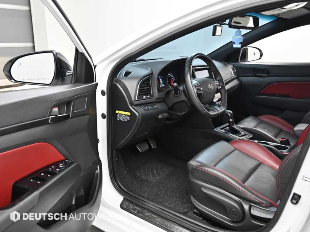 HYUNDAI Avante - Vista 12