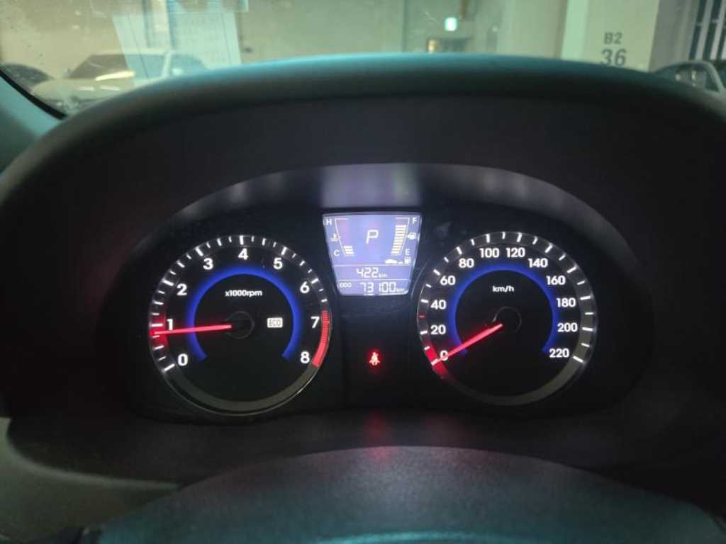 HYUNDAI Accent - Vista 7