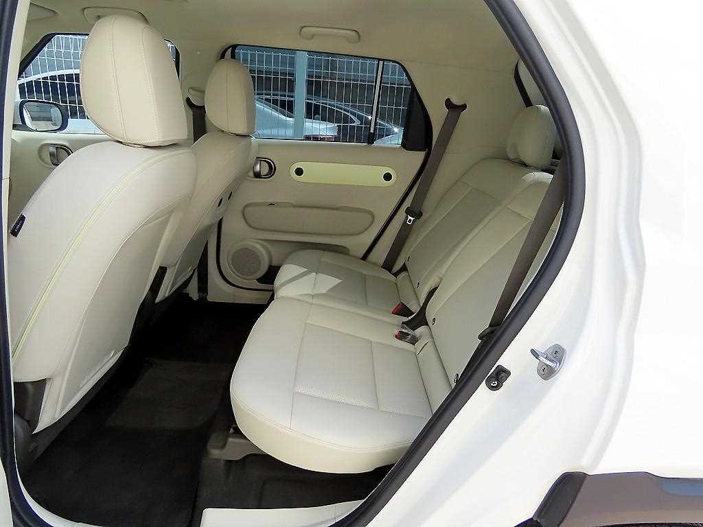 HYUNDAI Casper - Vista 8