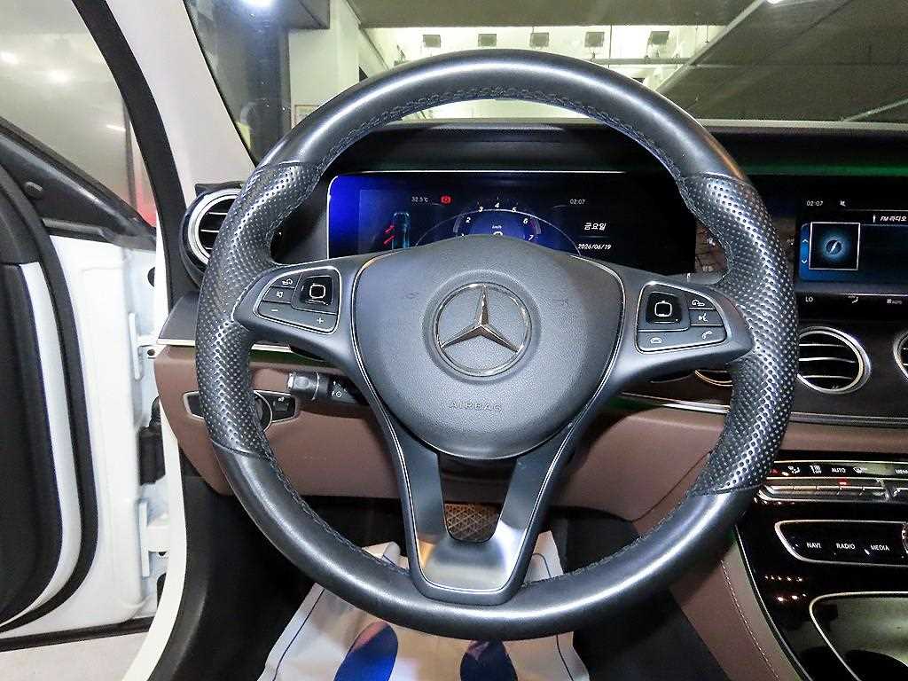 Mercedes Benz E class - Vista 10