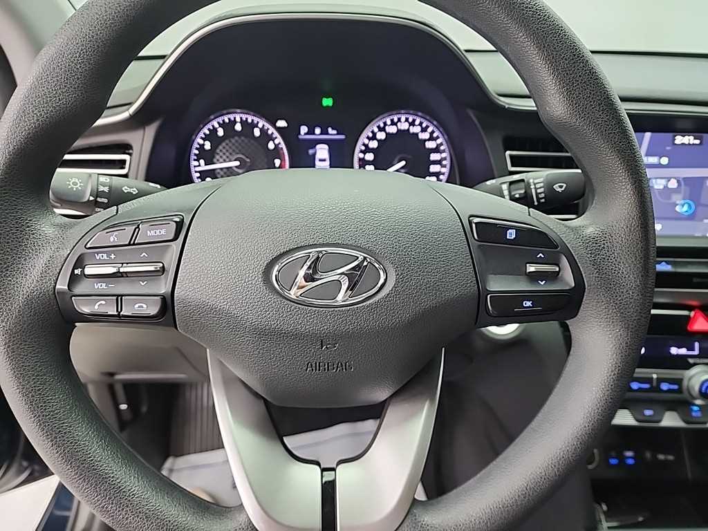 HYUNDAI Avante - Vista 11