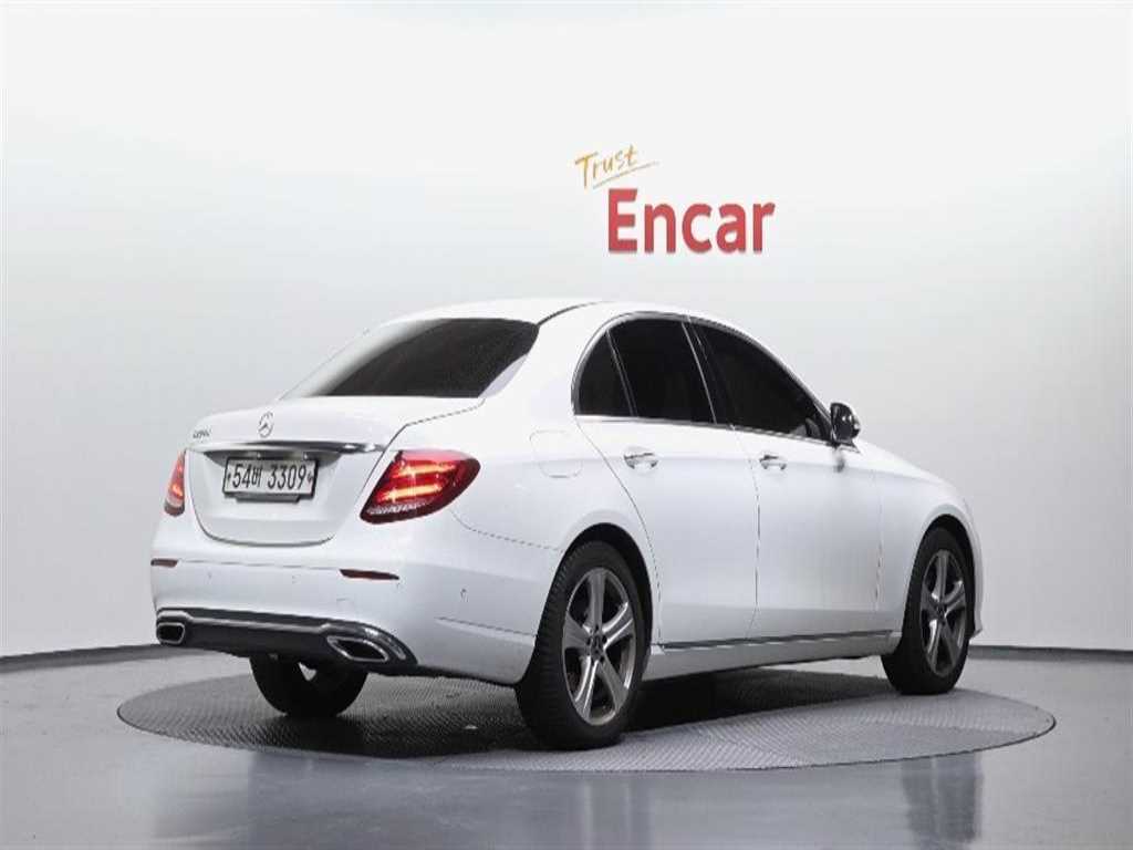 Mercedes Benz E class - Vista 2
