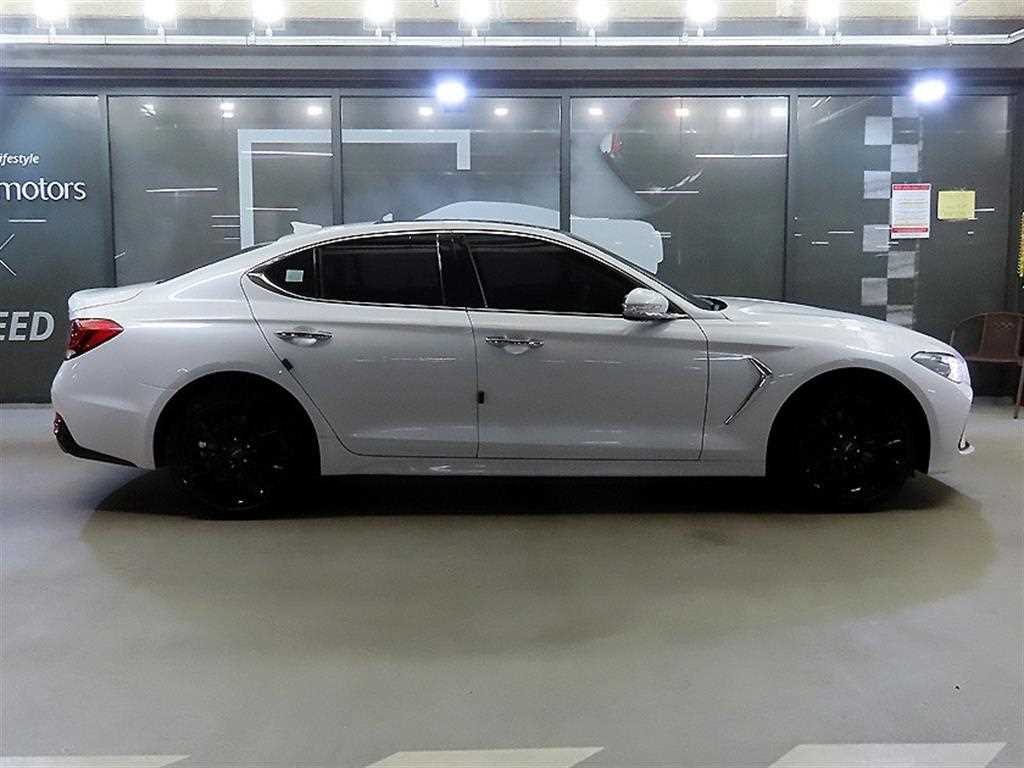 Genesis G70 - Vista 3