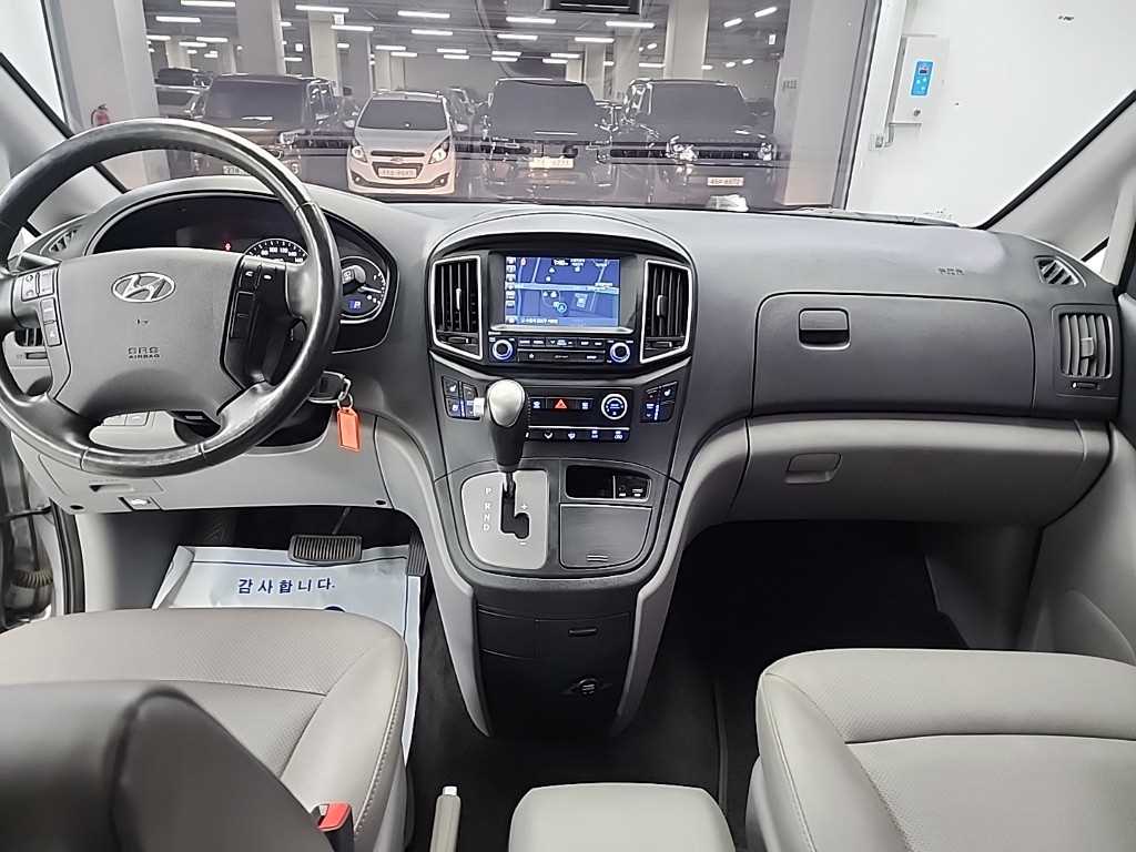 HYUNDAI Starex - Vista 9