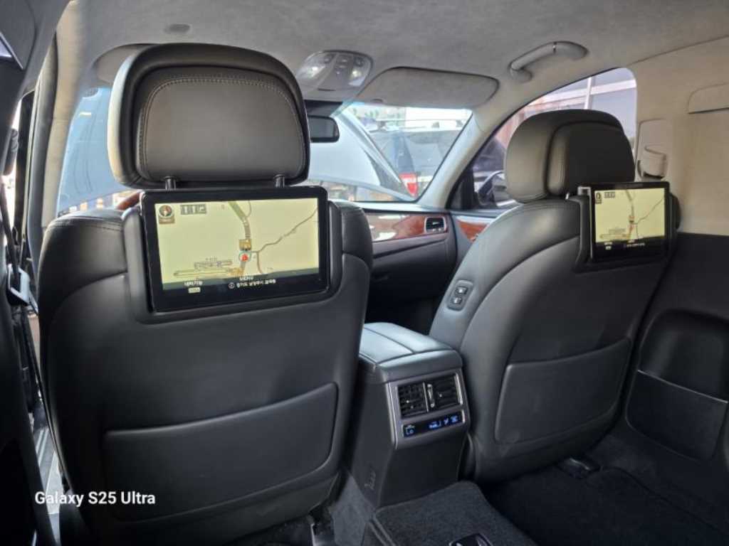 HYUNDAI Equus - Vista 12