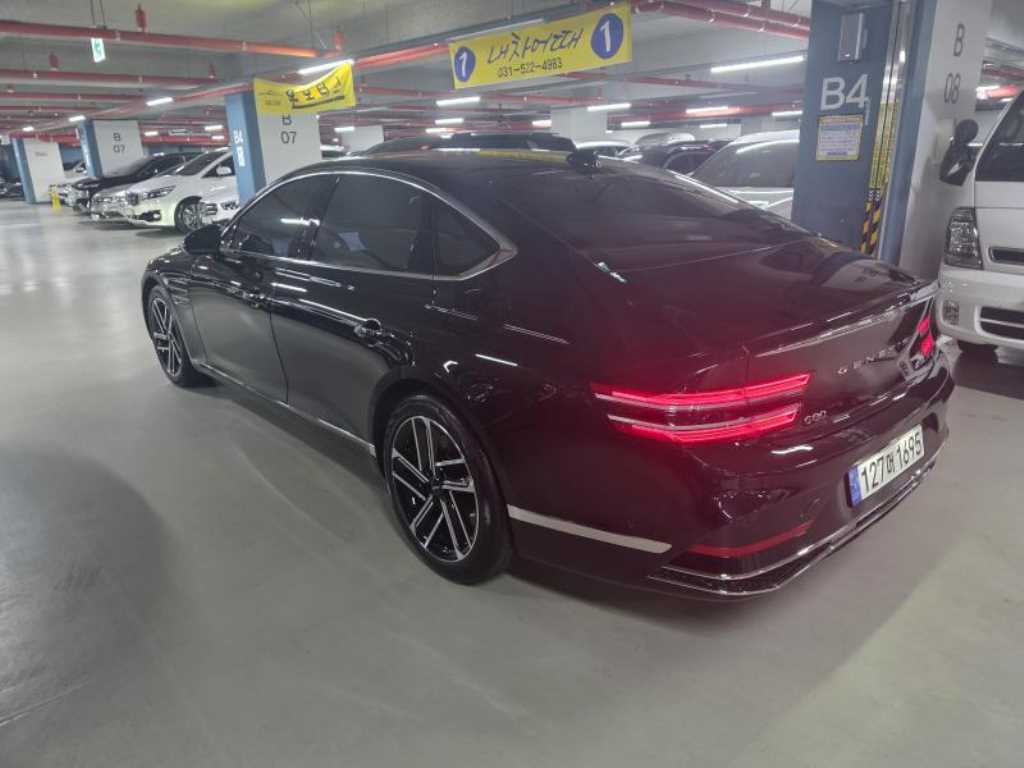 Genesis G80 - Vista 8