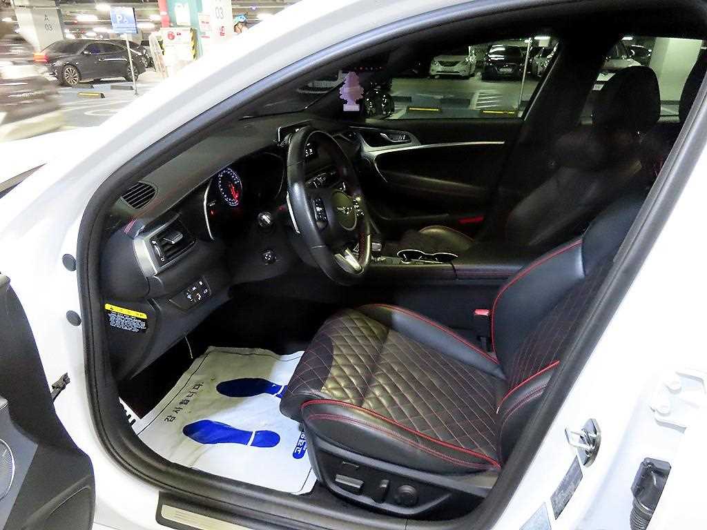 Genesis G70 - Vista 8