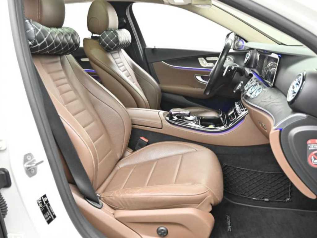 Mercedes Benz E class - Vista 12