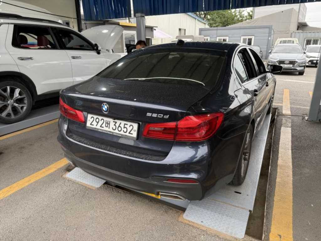 BMW 5 Series - Vista 3