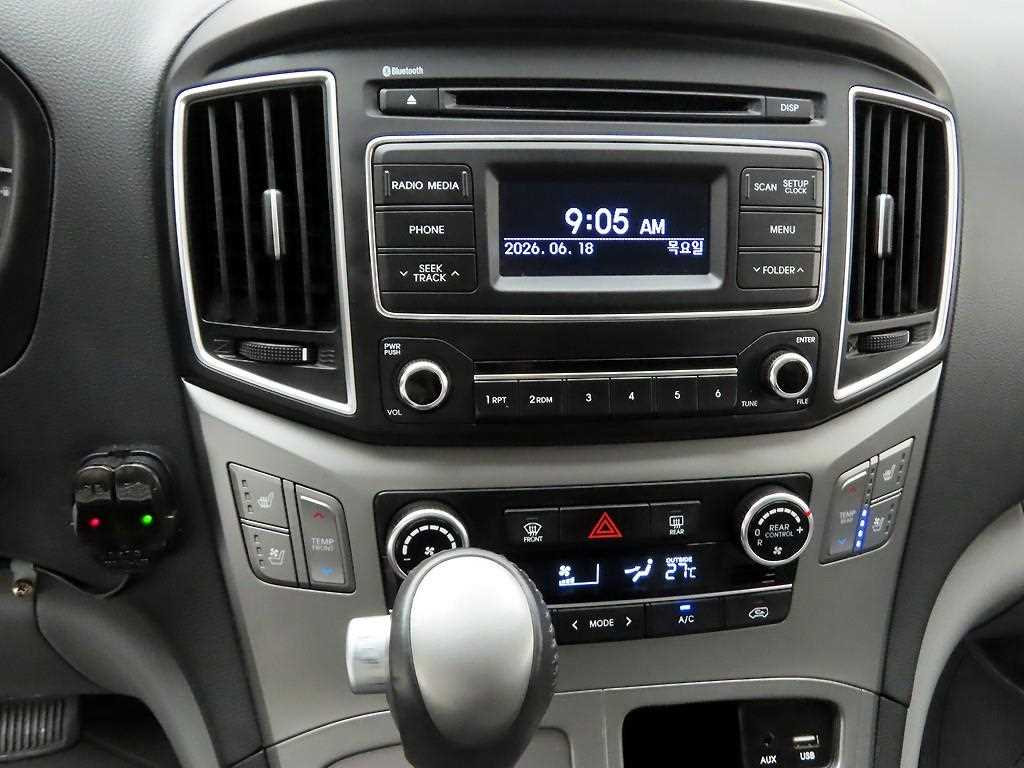 HYUNDAI Starex - Vista 12