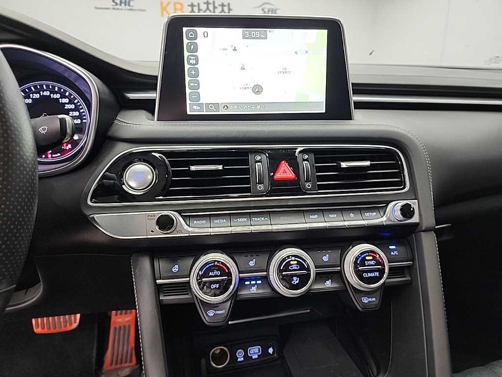 Genesis G70 - Vista 12