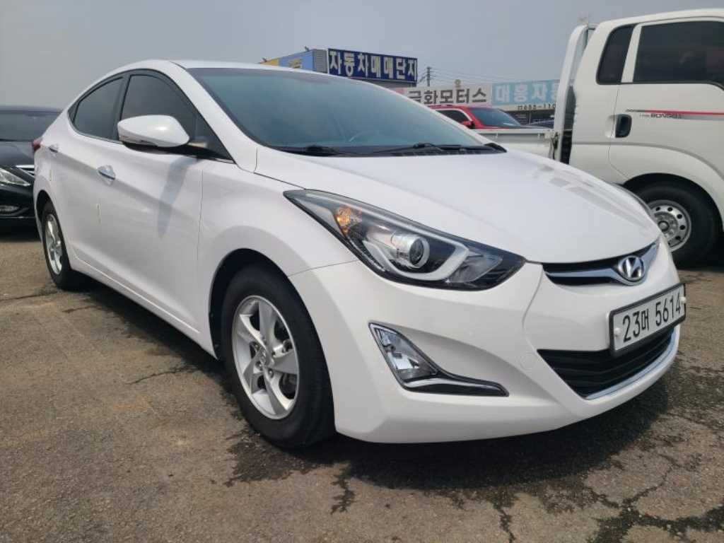 HYUNDAI Avante - Vista 3