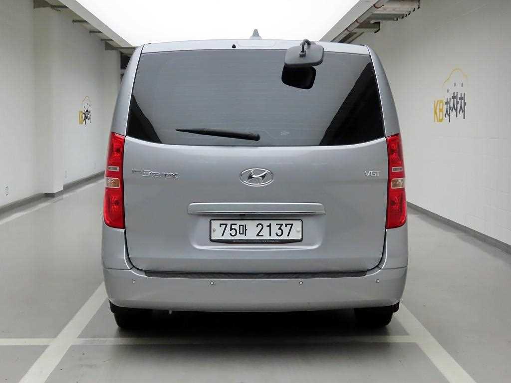 HYUNDAI Starex - Vista 3