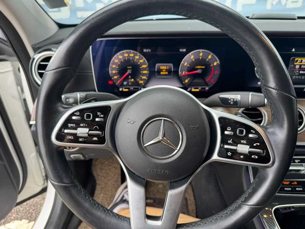 Mercedes Benz E class - Vista 8