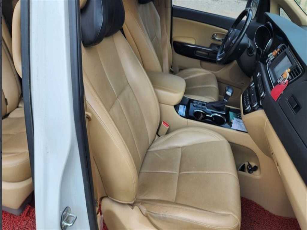 KIA Carnival - Vista 9