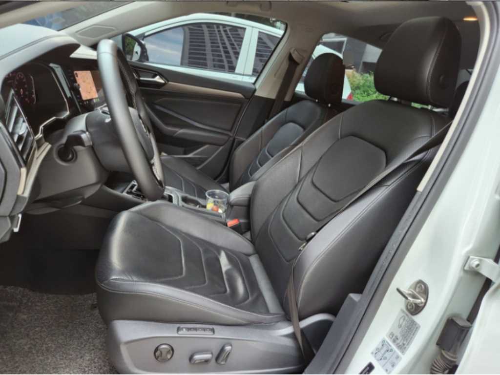 Volkswagen Jetta - Vista 9