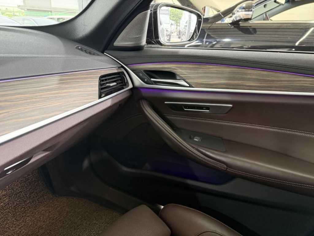 BMW 5 Series - Vista 8