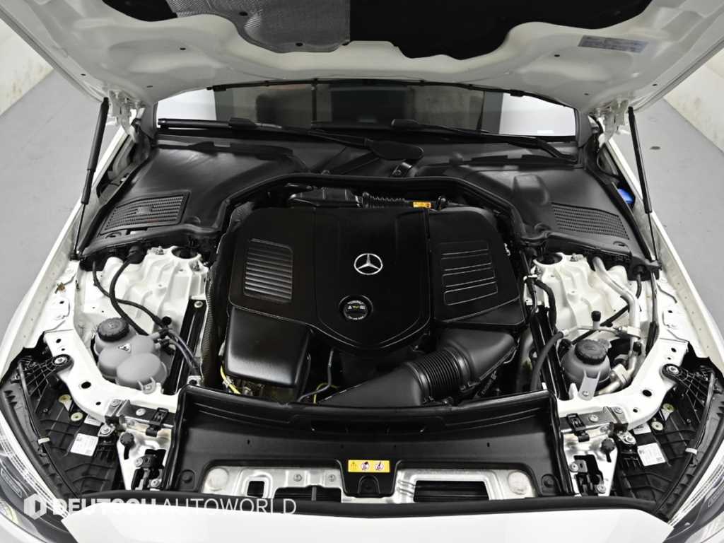 Mercedes Benz C Class - Vista 8