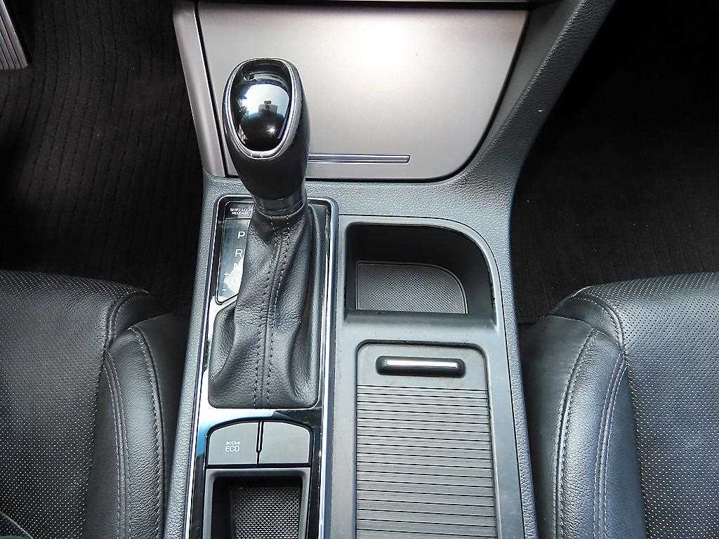 HYUNDAI Sonata - Vista 12