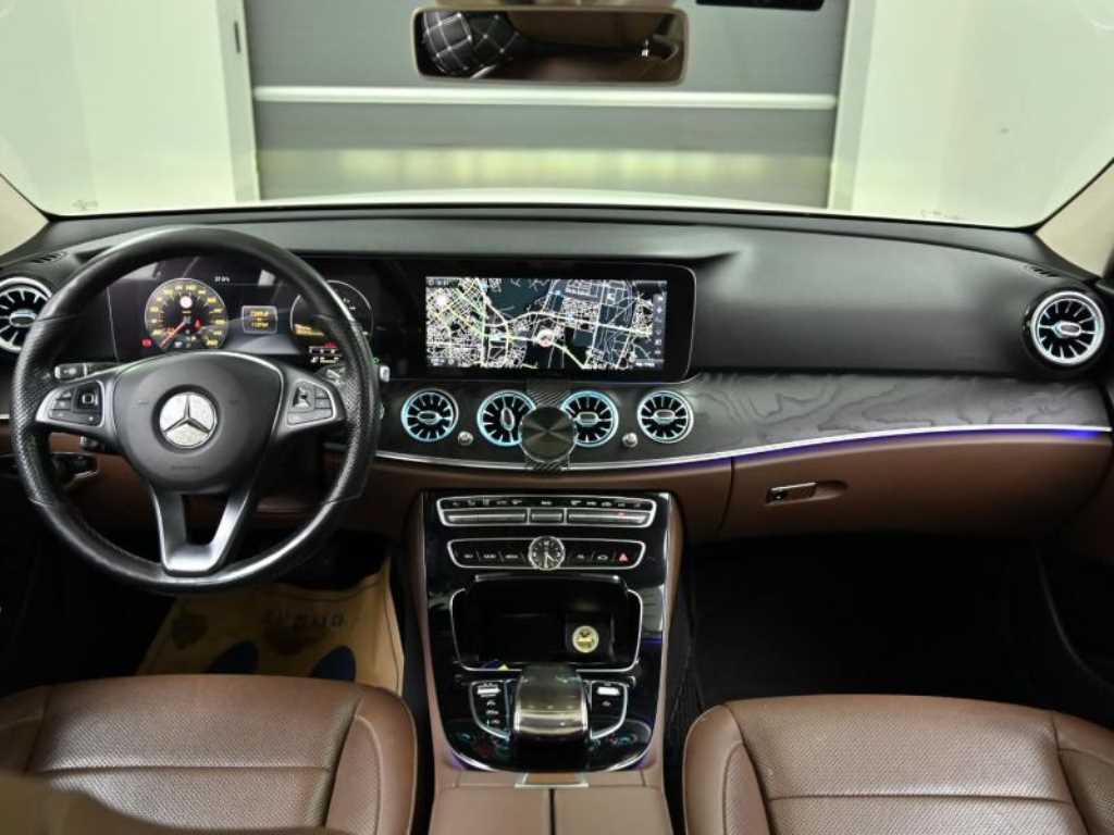 Mercedes Benz E class - Vista 9