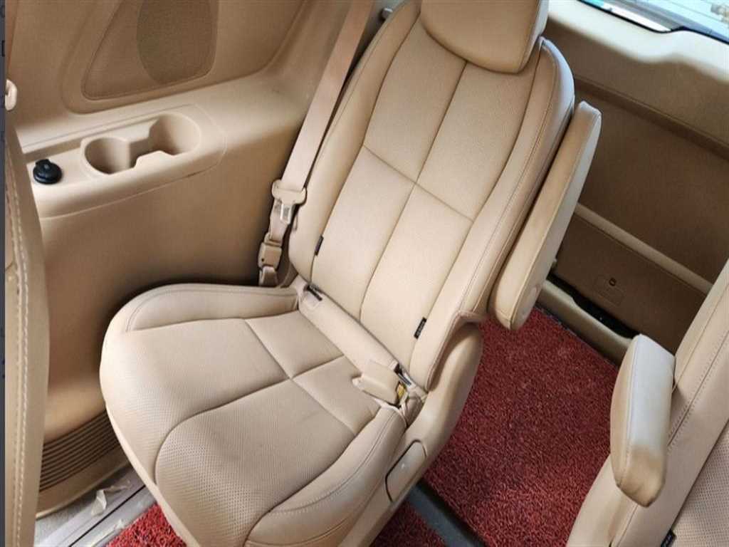 KIA Carnival - Vista 7