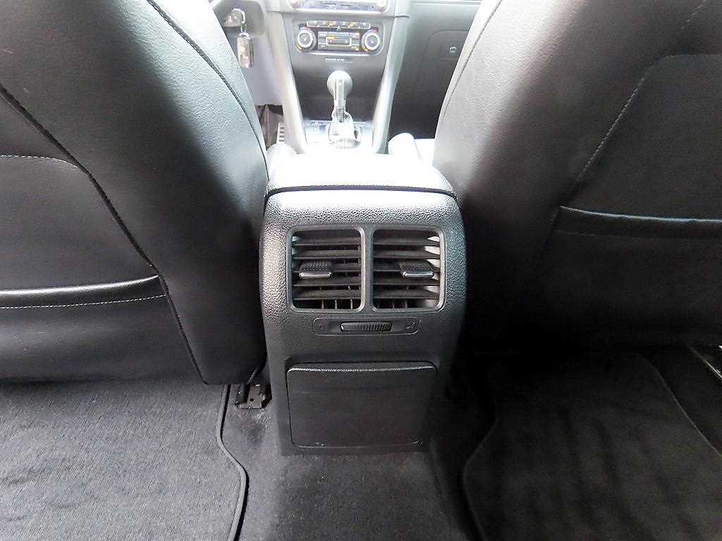 Volkswagen Golf 2010 Plateado - Importación desde Corea - HF Imports Iquique - Foto 18