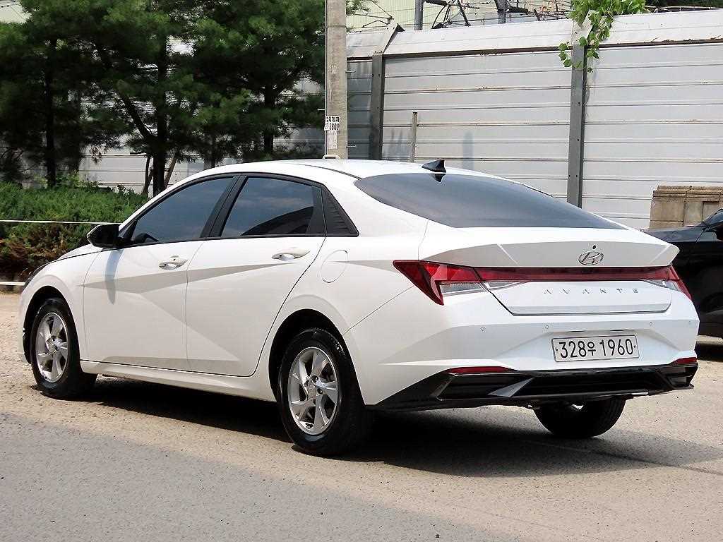 HYUNDAI Avante - Vista 3