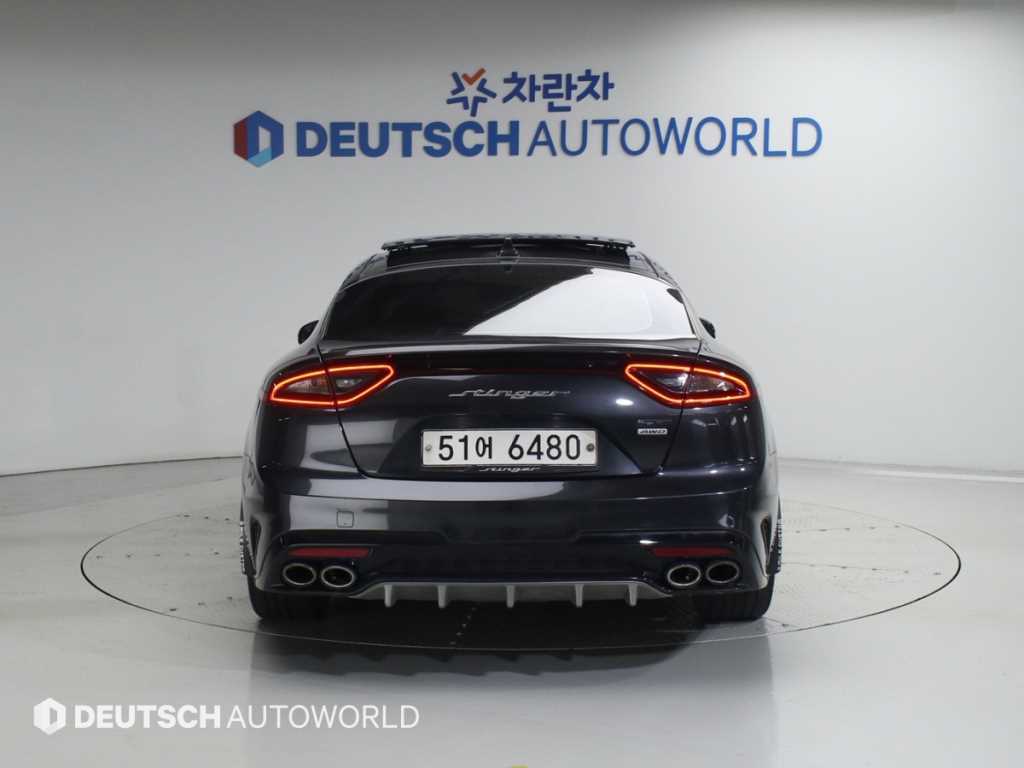 KIA Stinger - Vista 6