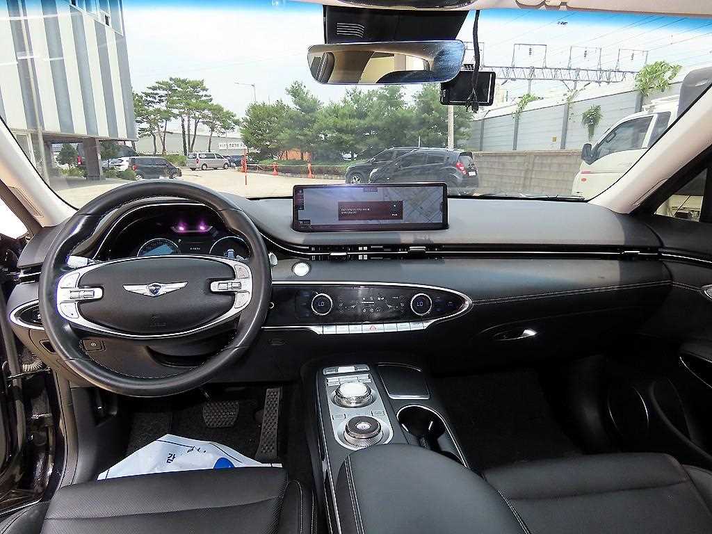 Genesis GV70 - Vista 9
