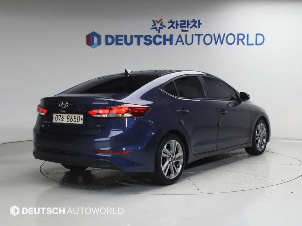 HYUNDAI Avante - Vista 2