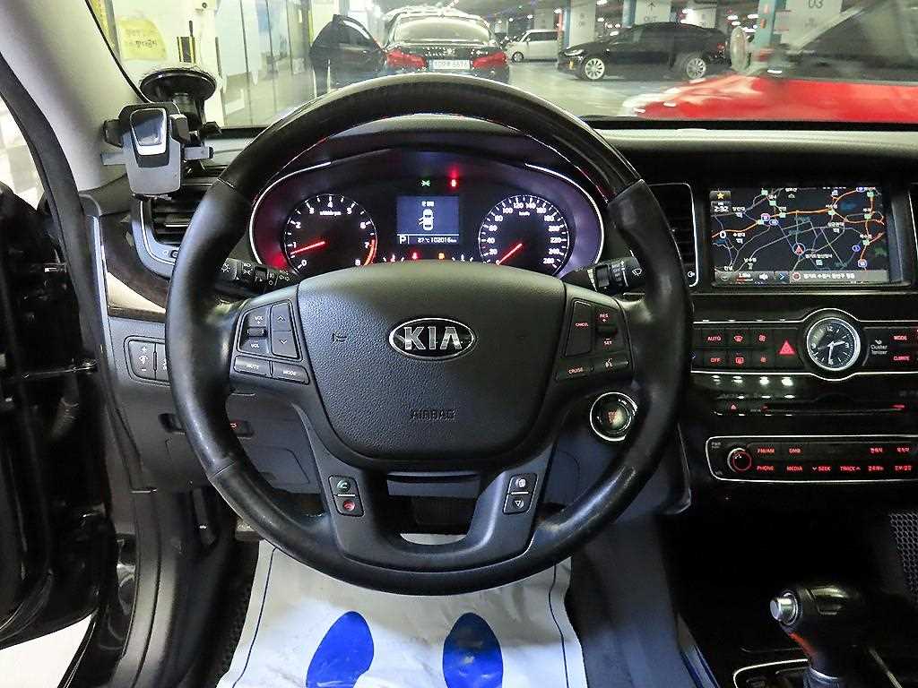 KIA K7 - Vista 10