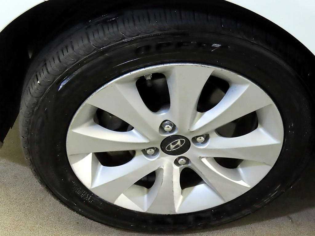 HYUNDAI Accent 2016 Blanco - Importación desde Corea - HF Imports Iquique - Foto 19