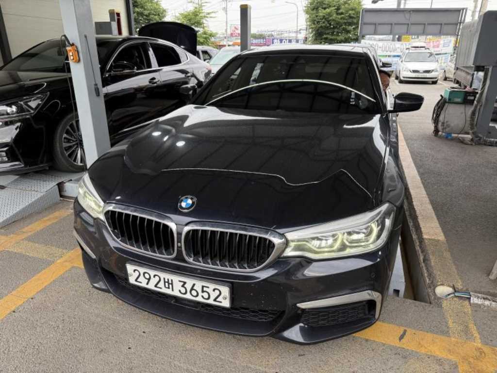 BMW 5 Series 2019 Negro - Importación desde Corea - HF Imports Iquique - Foto 1