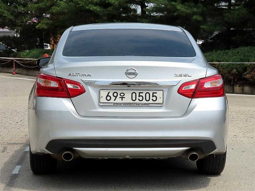 Nissan Altima - Vista 6