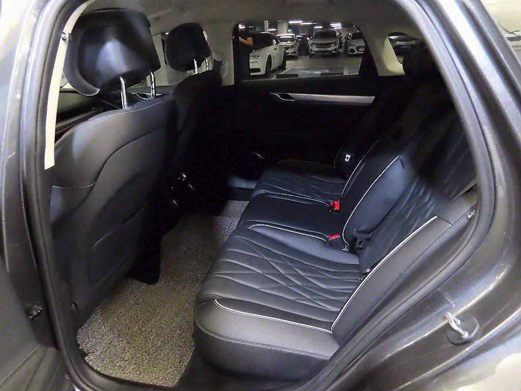 Genesis G80 - Vista 9