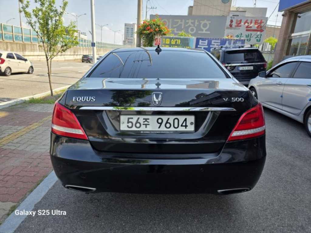 HYUNDAI Equus - Vista 2
