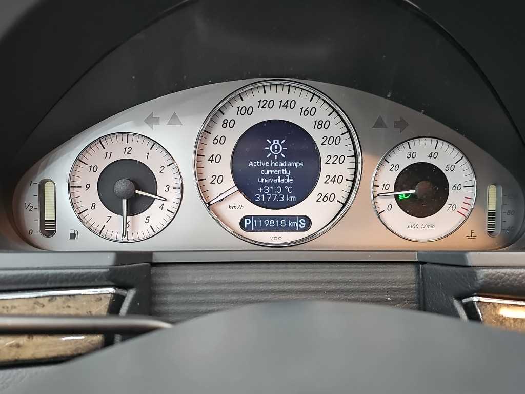 Mercedes Benz E class - Vista 8
